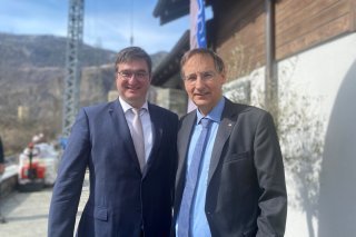 Passation de pouvoir entre Vincent Riesen (à g.) et Thomas Egger pour la conduite de Lignum Valais-Wallis